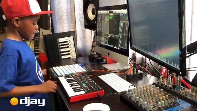 DJ Arch Jnr Creating a House Beat In His Mini Studio Setup (7yrs old) смотреть онлайн