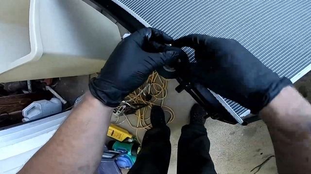 2008 - 2016 Toyota Highlander / Lexus RX350 Radiator Replacement смотреть онлайн