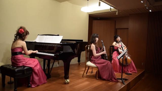 チャルダッシュ　Csardas　 Erika Miyatani(Cl), Seiko Yuki(Vc), Yoko Mori(Pf) смотреть онлайн