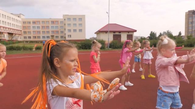 ПОСМОТРИ НА НАС 2021 Танцевальный клип/Флешмоб г. Пинск | Студия танца АПЕЛЬСИН смотреть онлайн