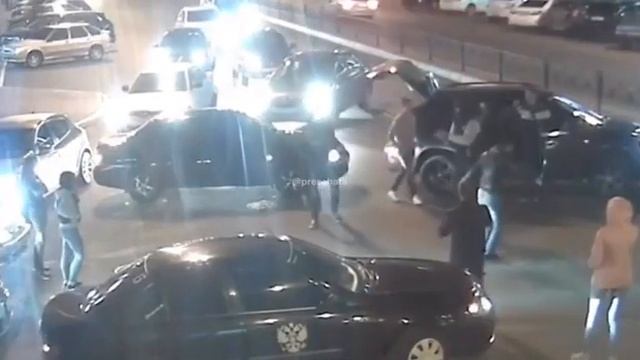 Лезгинка посреди дороги в Калуге смотреть онлайн