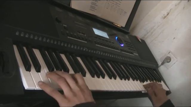 "Голубой вагон" на синтезаторе смотреть онлайн