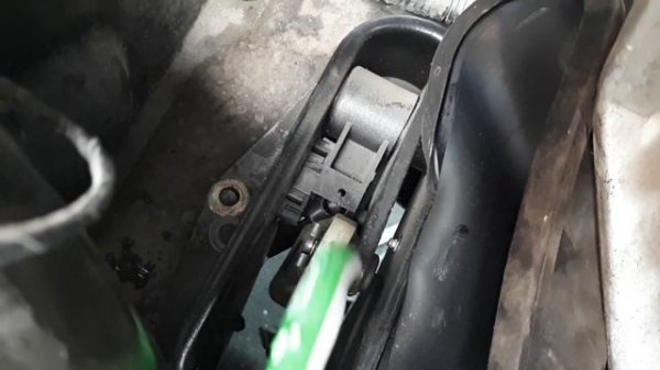 Трос сцепления приора