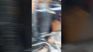 поднятие кузова с помощью другого самосвала shacman