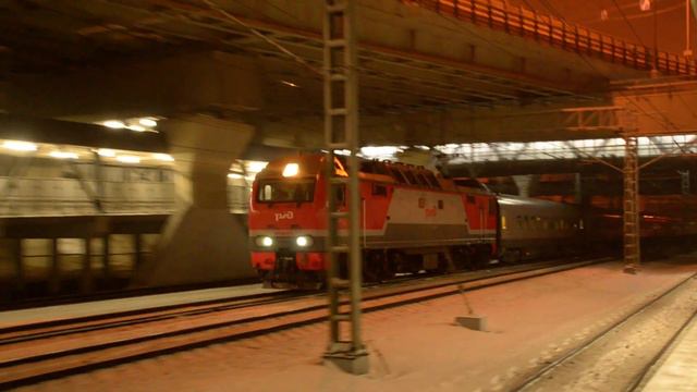"Таврия!" ЭП2К-231 с фирменным поездом Санкт-Петербург-Севастополь смотреть онлайн
