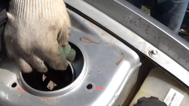 Установка усилителей стоек на Калину. Жена учится ремонту. смотреть онлайн