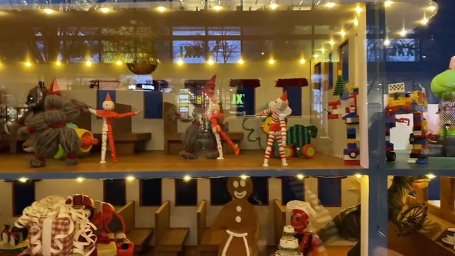 Погружение в сказку - видео для вашего внутреннего ребенка! Рождественские витрины универмага NK смотреть онлайн