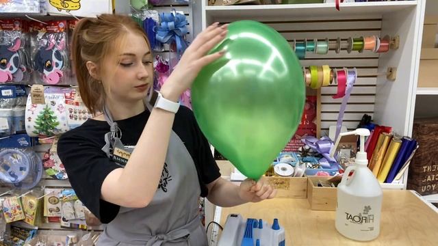 КАК ПОДГОТОВИТЬ ШАРИКИ ПЕРЕД НАДУТИЕМ ГЕЛИЕМ | ТУЦ-ТУЦ