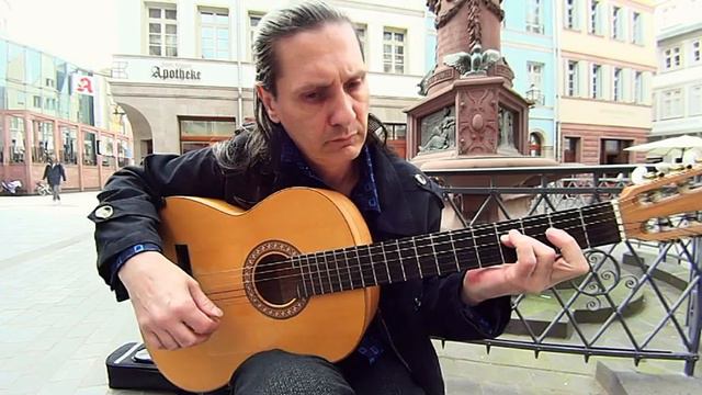 Street Guitarist In Germany ! Outside strings demo - La Bella 900-B Black Nylon смотреть онлайн