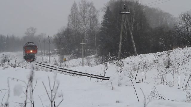 Смена парка грузовых тепловозов на Октябрьской жд. Грузовые поезда на перегоне Зубцов - Аристово. смотреть онлайн