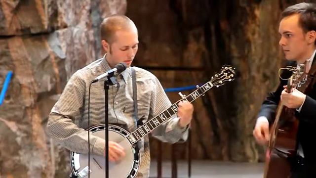 Helsinki String Band - Junamatkalla смотреть онлайн