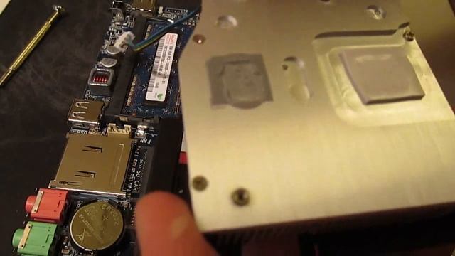 ZOTAC ZBOX ID18: Disassembling And Analyzing