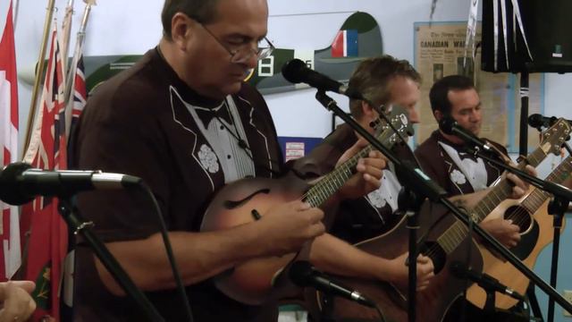 Tuxedo Bluegrass - Tennessee, I Hear You Calling Me смотреть онлайн