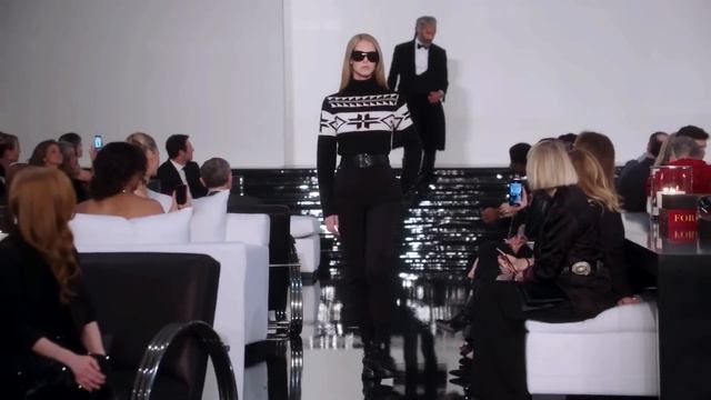 RALPH LAUREN МОДА В НЬЮ-ЙОРКЕ ОСЕНЬ 2022 ЗИМА 2023 / Одежда, сумки и аксессуары смотреть онлайн