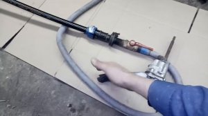 Приспособление для перекачки жидкости из бочки без насоса. своими руками.