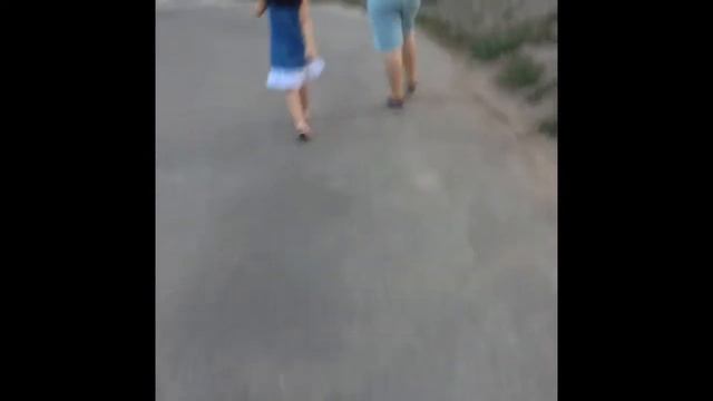 Первое видео Золушки - идём в Парк аттракционов #парк На позняках смотреть онлайн