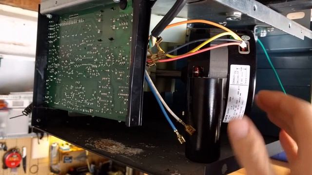 Replacing capacitor on Overhead Door garage opener after it goes pop! смотреть онлайн