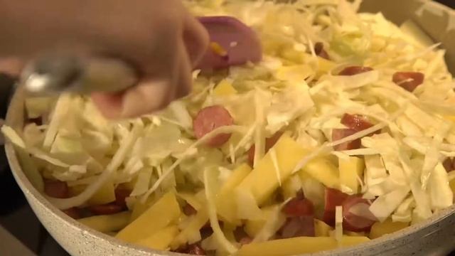 ТУШЕНАЯ КАПУСТА ! БЫСТРЫЙ ОБЕД ! смотреть онлайн