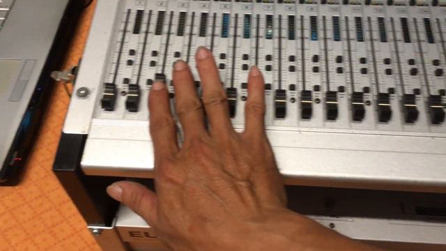 Mixer Berhinger EURORACK  MX3242X