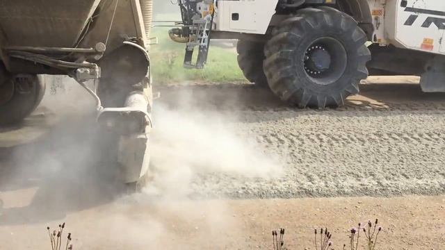 Стабилизация грунта: распределение цемента смотреть онлайн