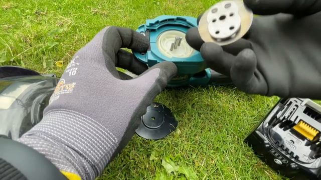 Makita Akku-Grasschere (18,0 V, ohne Akku, ohne Ladegerät) DUM604ZX zerlegen und reinigen Anleitung смотреть онлайн