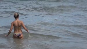 ЭКСТРЕМАЛЬНЫЕ ПРЫЖКИ на ВОЛНАХ во время ШТОРМА