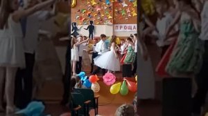 "Вальс цветов”Чайковский  танцуют дети 4х классов ,ош 9 Краматорск2018