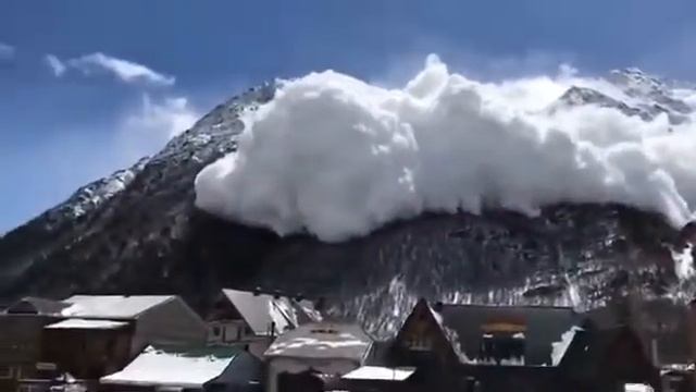 😅Гигантское облако. А вы что подумали? смотреть онлайн