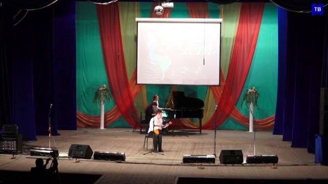 М-ТВ новости. Соло на балалайке Владимир Денисенко. Михайловка-ТВ.