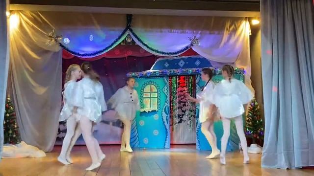 Зимние забавы. Современный танец 9-12 лет. смотреть онлайн