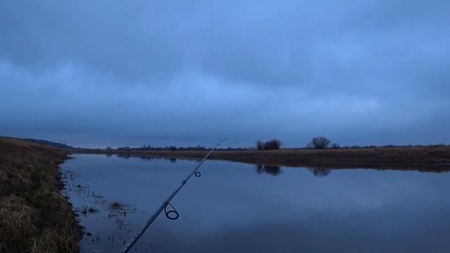 Два дня Футболит приманки! Рыбалка на щуку перед ледоставом! Эта хитрость от зацепов! смотреть онлайн