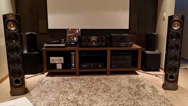 Clearaudio Concept, Ortofon MC, M1vnil, Paradigm Signature S8v3, Electrocompaniet ECI6D, KS3033.