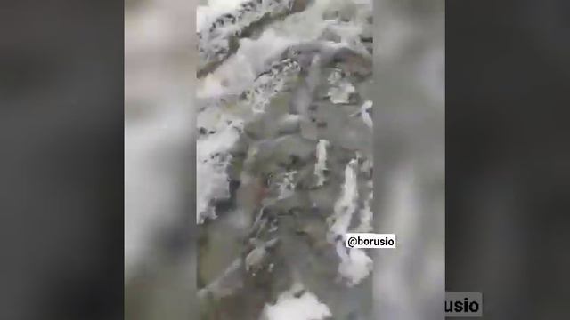 В Хакасии зараженная тяжелыми металлами вода течет в реку смотреть онлайн