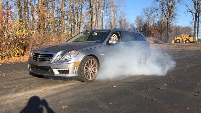 Mercedes AMG E63 Wagon Smoking Burnout смотреть онлайн