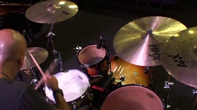 Abraham Laboriel – “Samba 7” – Zoro The Drummer version смотреть онлайн
