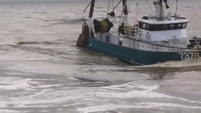 Fishing Boat Galatea ll, Coming in ,over the Greymouth Bar 24 06 2016 By BJHunter, Landscape Artis смотреть онлайн