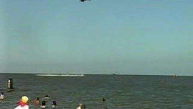 Истребитель "Harrier"упал в море смотреть онлайн