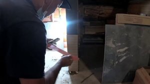 установка наружного уголка на плитке