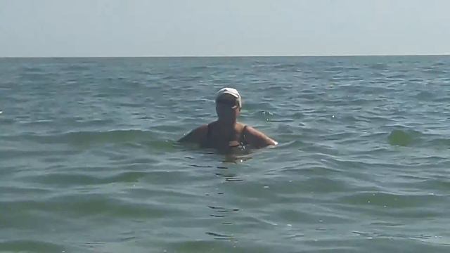 Купание в прохладной морской воде в жаркий сентябрьский день!!! смотреть онлайн