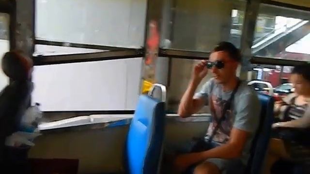 Крутой водила автобуса в Бангкоке и чумовая песенка с жестокой магнитолы =) | Leonid Alkov смотреть онлайн