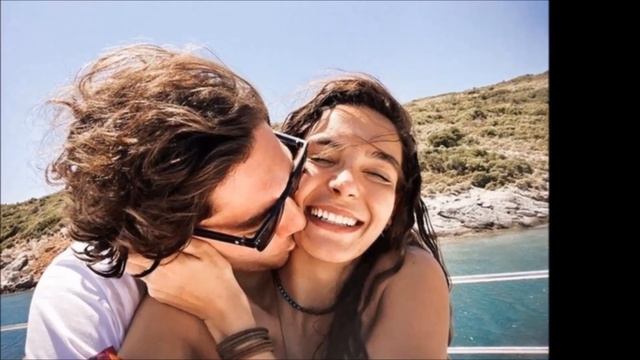Ebru Sahin y Akin Akinözü, felices con sus parejas смотреть онлайн