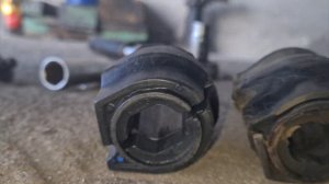 Замена втулок поперечного стабилизатора Peugeot 308.