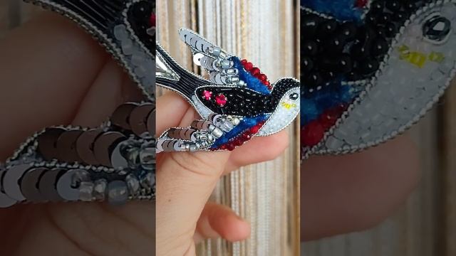 Брошь Ласточка из бисера/Embroidered martin brooch смотреть онлайн
