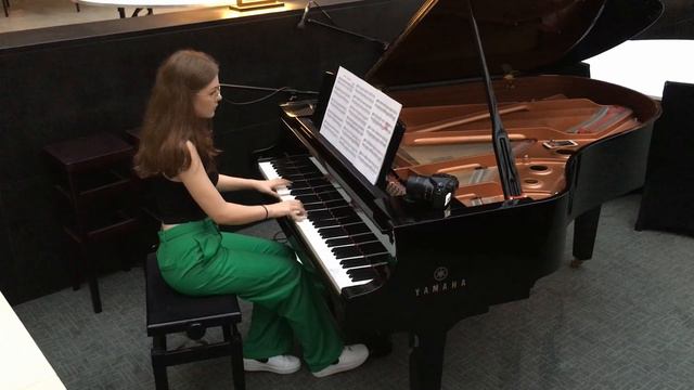 Walt Disney - Pirates of the Caribbean - Piano Cover ,, He's a Pirate " by Sara in Hotel Arłamów смотреть онлайн
