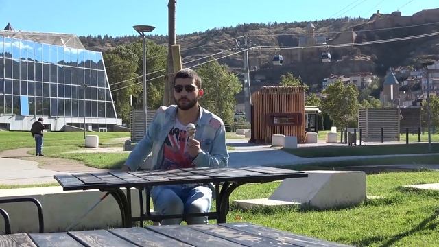 BLIND MAN EATING ICE CREAM CONE AND FLIRTING WITH GIRLS PRANK!!! ?? смотреть онлайн