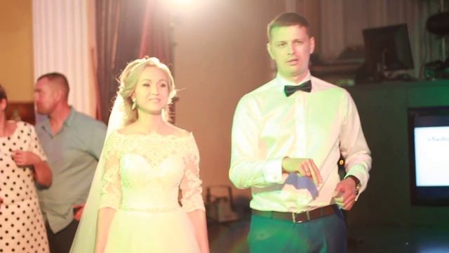Жестовый язык -Подарок для родителей на свадьбе, душевная песня - Помолимся за родителей смотреть онлайн