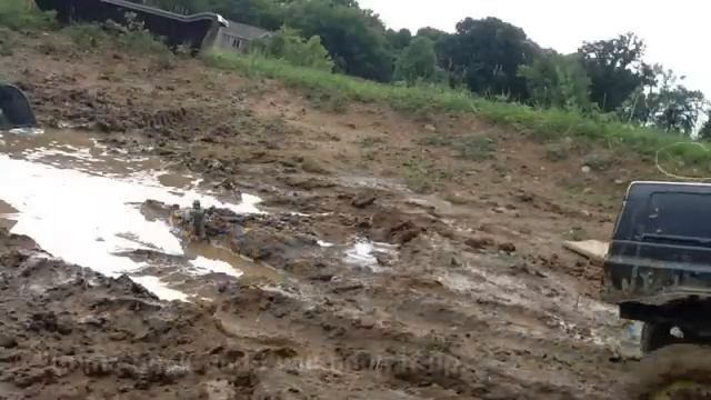 Rc Fun!!! Scx10 Vs. ... Tonka??? Mud/water Recovery смотреть онлайн