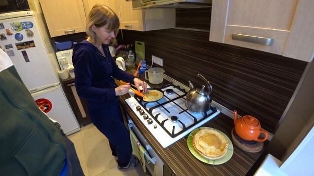 Печем блины.Нарушаем Пост.Поход в магазин и в парк. смотреть онлайн