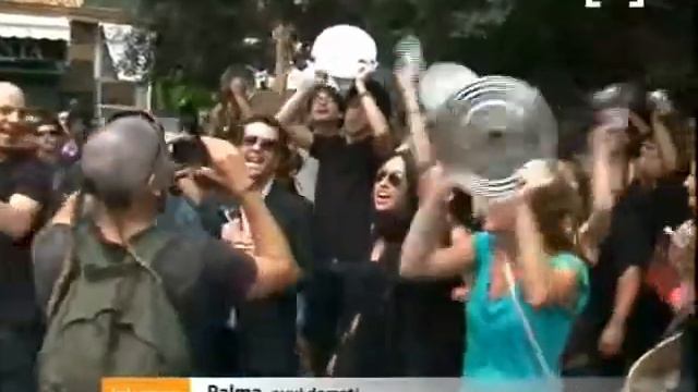 Rúa fúnebre y cacerolada fins a Cort. смотреть онлайн