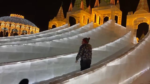 ЛЕДЯНОЙ ГОРОДОК // КАТАЕМСЯ С ГОРОК // ФИГУРКИ ИЗО ЛЬДА смотреть онлайн